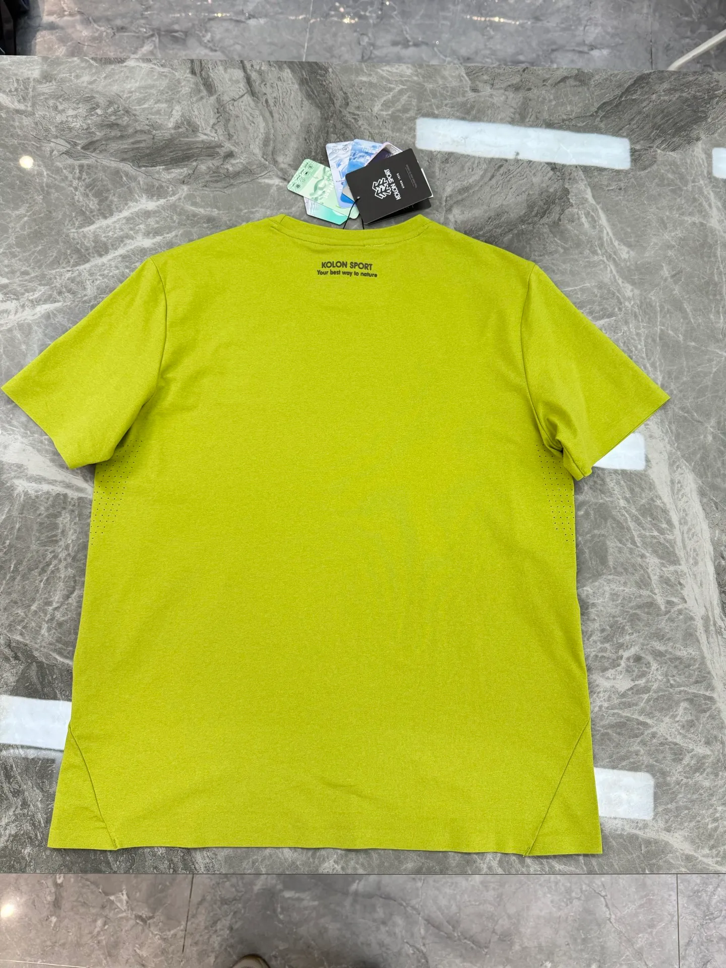 190 ⚜️Buy it if you know the goods! Kolon Sport Kolon Outdoor New Arrival T-shirt. Original product recommendation ❤️ Can be matched as a set. Regular fit outdoor T-shirt. Three-dimensional cutting design. Sports style rhythmic line matching. Comfortable and decent! Original professional outdoor high-tech polyester fabric! Multiple outdoor features. Touch and texture. Breathable holes on both sides. Complete three-dimensional cutting! The fabric is stiff and ribbed. Comfortable and stretchy. Skin-friendly, breathable, cool and comfortable. The three-dimensional upper body is super beautiful, a unique design. All three standards are included. Color: Black.Light Gray.White.Green.Sizes: M-3XL (4xl can be customized) 175/140 pounds recommended L